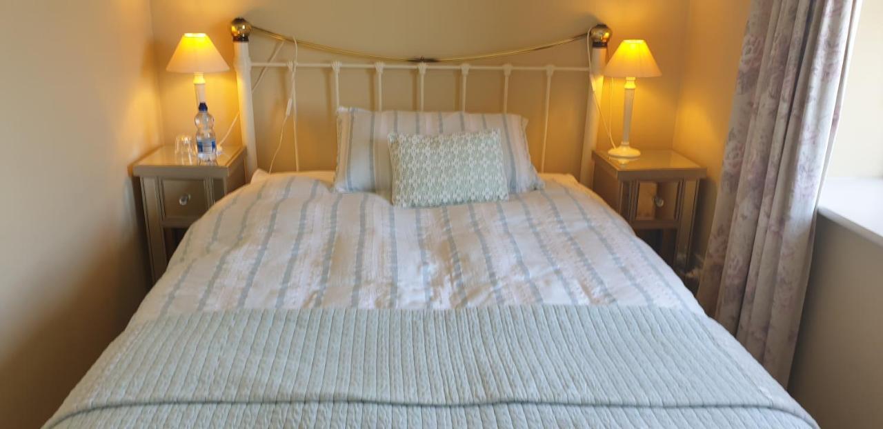 Knightsbrook Guesthouse Трим Екстериор снимка